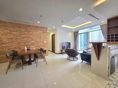 带阳台的三居室公寓 — Vinhome Grand Residence
